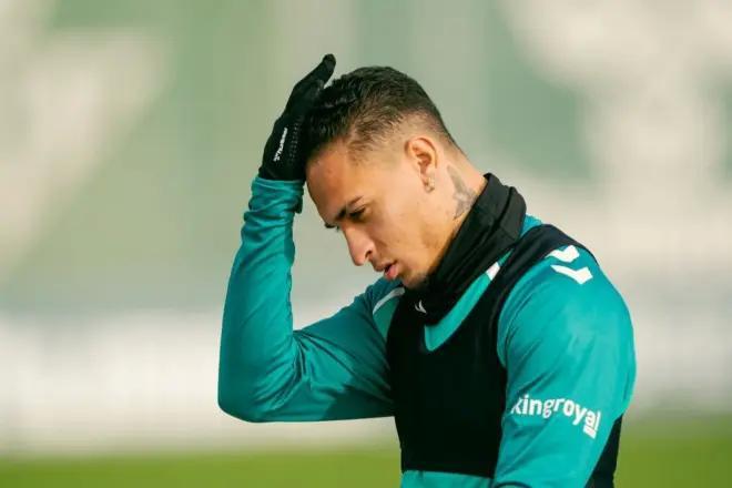 星空体育app官方网站-马卡：安东尼是以发烧状态出战塞维利亚，目前已经恢复健康